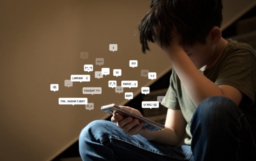 Cyberharcèlement adolescents smartphones